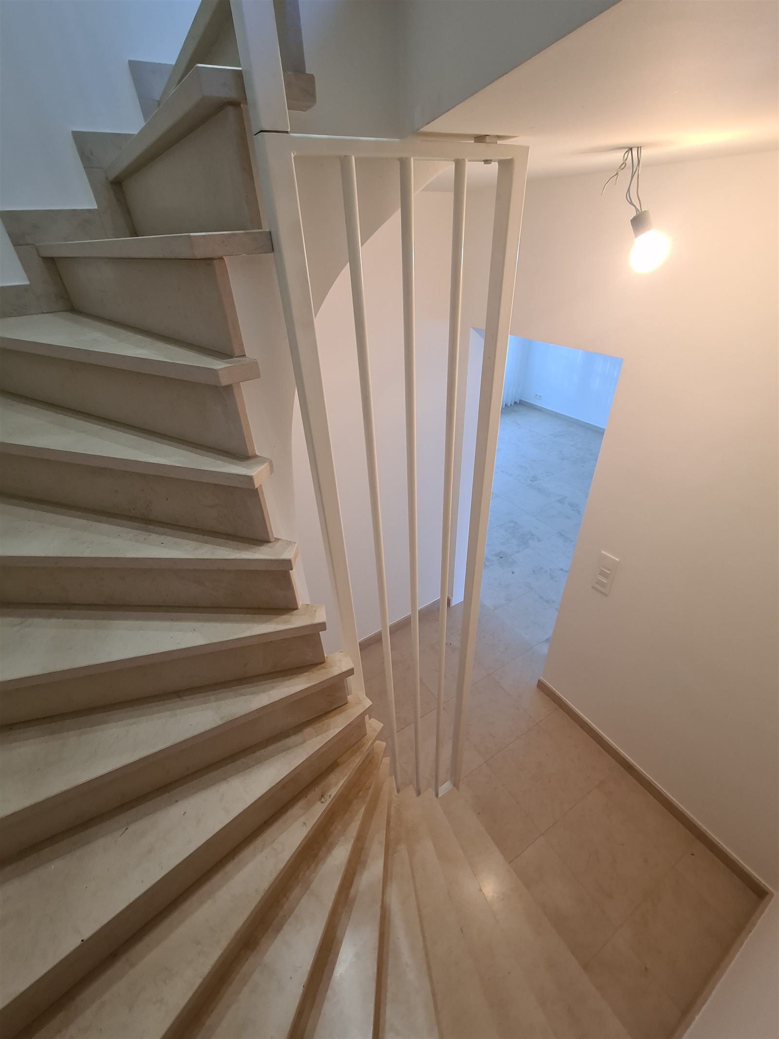 Escalier colimaçon en marbre, chantier terminé