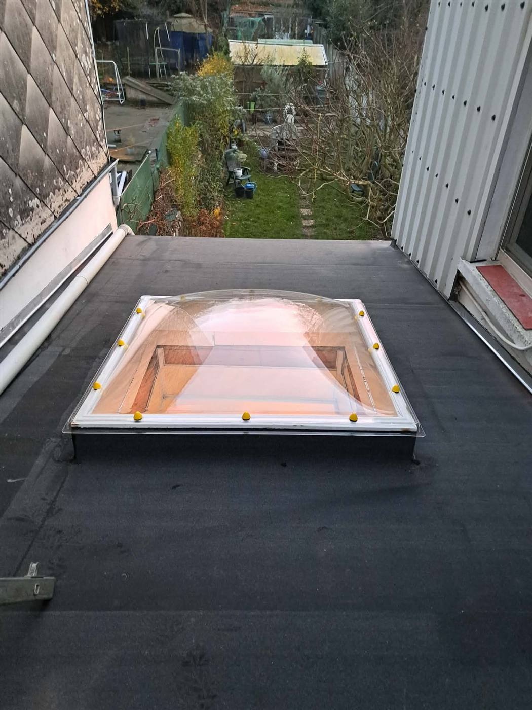 Fenêtre de toit sur toiture plate rénovée
